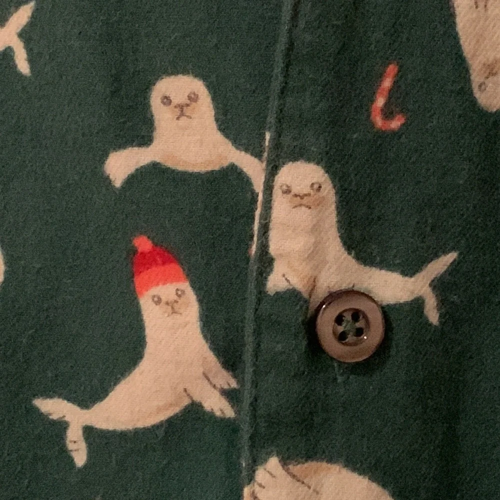 Christmas seal 🦭 pajama top long sleeved seals w hats candy canes used & cute - Picture 7 of 17
